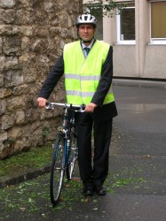 Thierry-Leblond-cycliste-costume-cravate