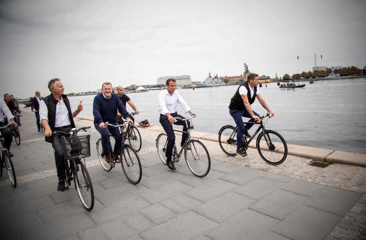 Quand Emmanuel Macron découvre la solution vélo à Copenhague