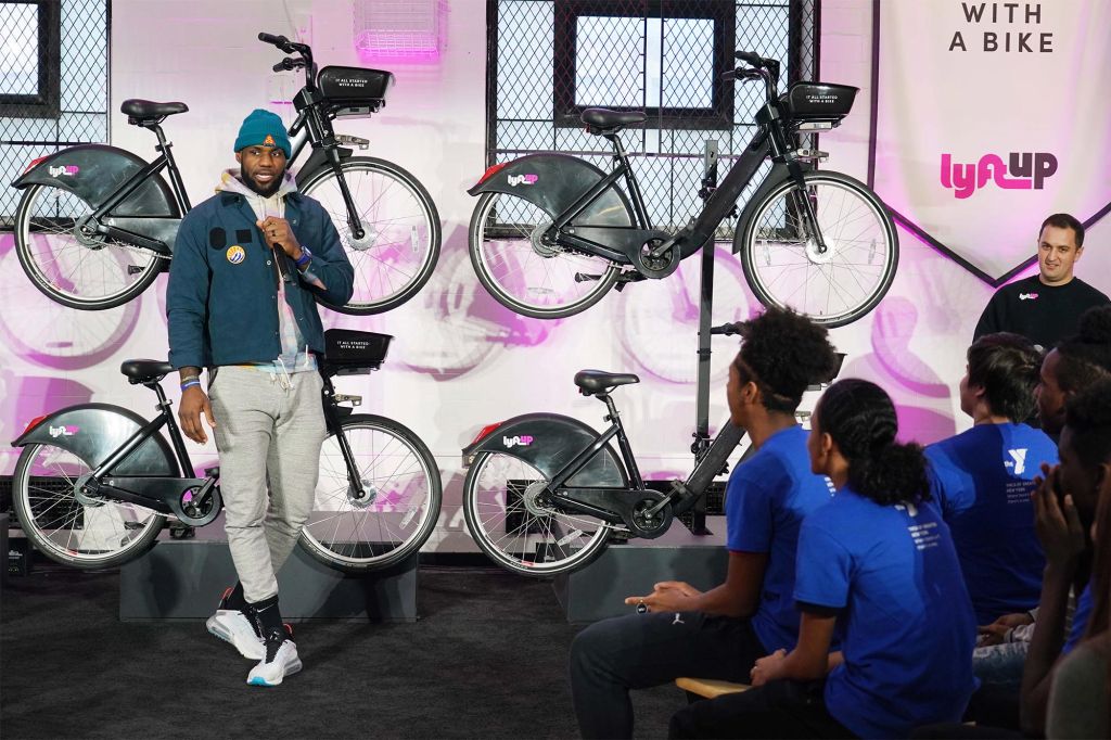 LeBron James et LYFT offrent un an de vélo aux jeunes de New York, Chicago et San Francisco