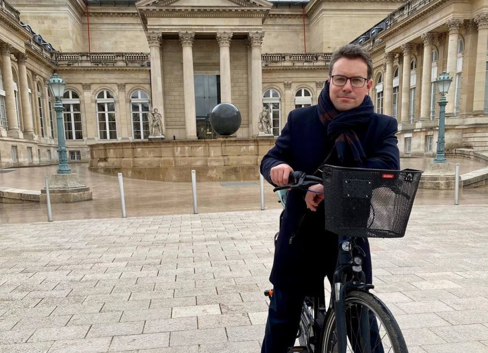 Guillaume Gouffier-Cha, un député à vélo