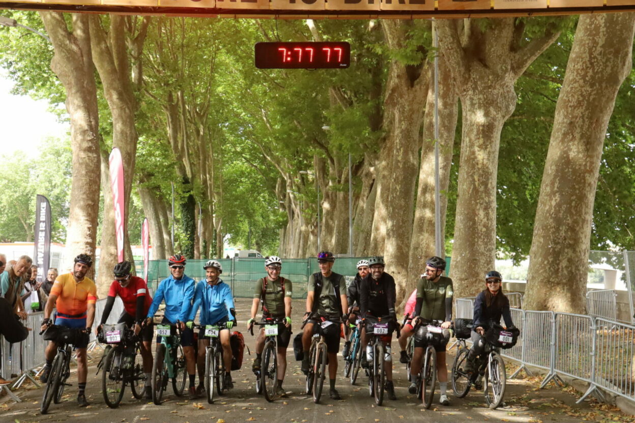 Notre troupe au départ de la Bikepacking 80 LIV à Nature is Bikes Angers 2022