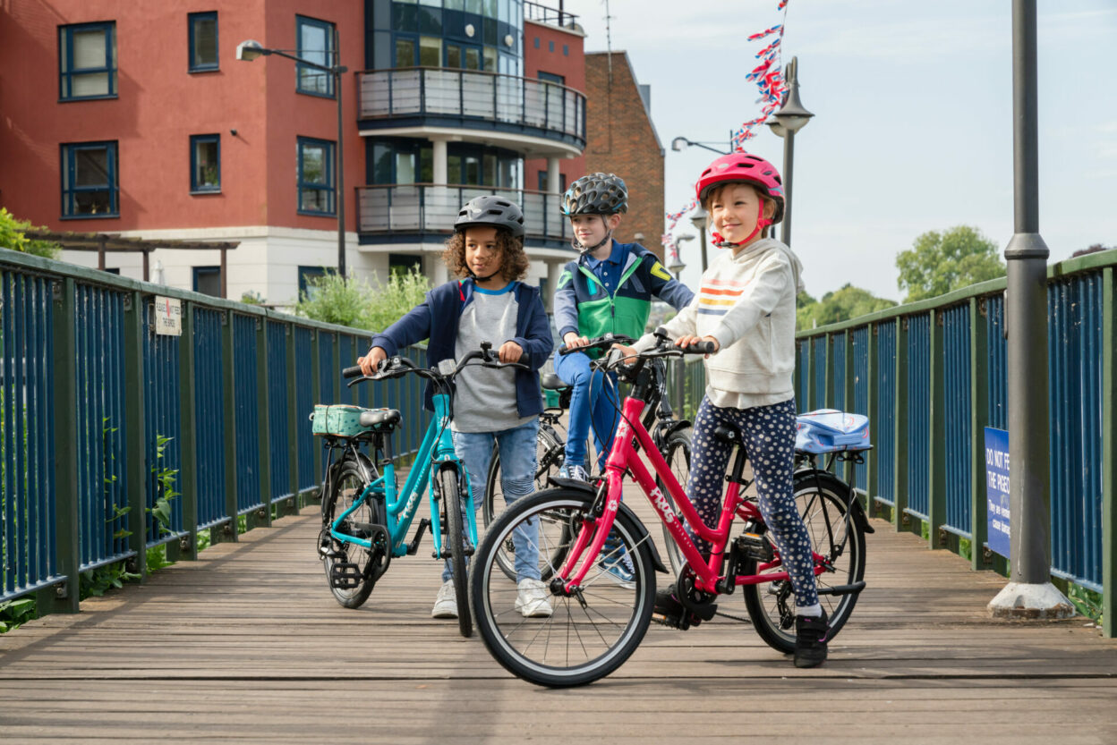 FROG City, un vélo urbain enfant léger pour une rentrée 2022 sur les chapeaux de roue