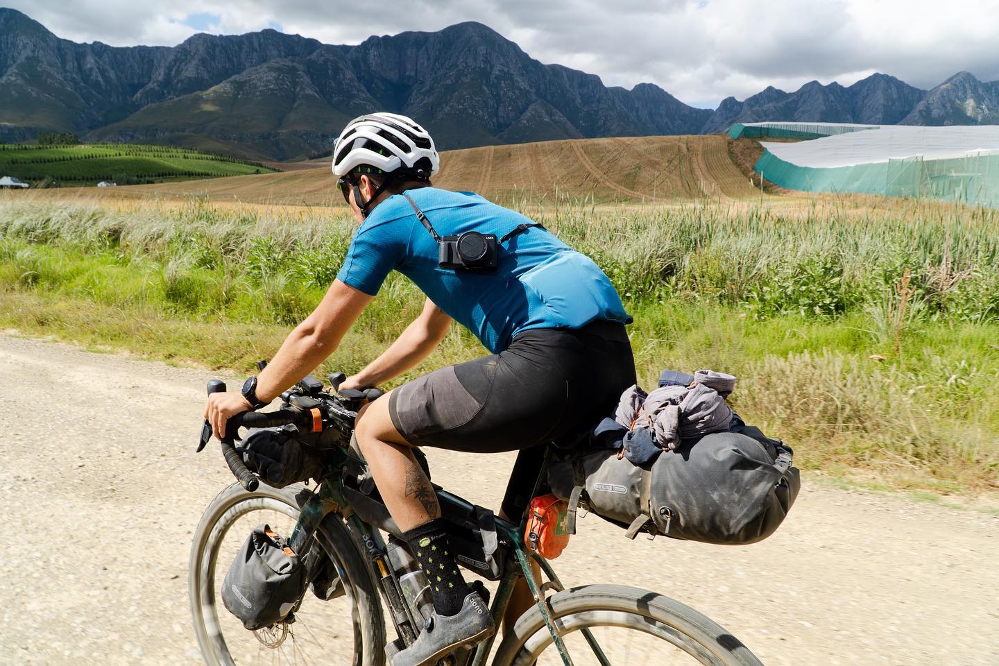 Pour un voyage vélo au long cours ou une virée bikepacking de quelques jours, optez pour la location de votre équipement